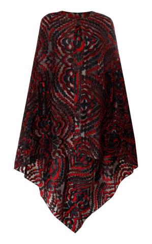 Street Style: Δες πώς φοράνε τις κάπες τους οι πιο στιλάτες γυναίκες Street Style: Δες πώς φοράνε τις κάπες τους οι πιο στιλάτες γυναίκες