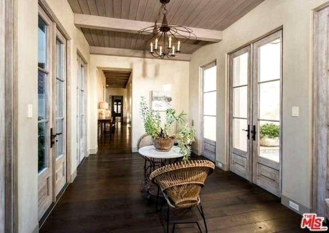 Lady Gaga: Ξενάγηση στο εντυπωσιακό «Gypsy Palace» της στο Μαλιμπού Lady Gaga: Ξενάγηση στο εντυπωσιακό «Gypsy Palace» της στο Μαλιμπού