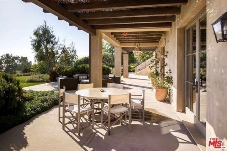 Lady Gaga: Ξενάγηση στο εντυπωσιακό «Gypsy Palace» της στο Μαλιμπού Lady Gaga: Ξενάγηση στο εντυπωσιακό «Gypsy Palace» της στο Μαλιμπού