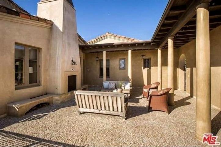 Lady Gaga: Ξενάγηση στο εντυπωσιακό «Gypsy Palace» της στο Μαλιμπού Lady Gaga: Ξενάγηση στο εντυπωσιακό «Gypsy Palace» της στο Μαλιμπού