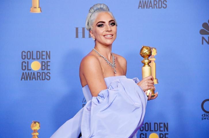 Lady Gaga: Ξενάγηση στο εντυπωσιακό «Gypsy Palace» της στο Μαλιμπού Lady Gaga: Ξενάγηση στο εντυπωσιακό «Gypsy Palace» της στο Μαλιμπού