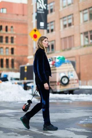 Το παντελόνι που έχει γίνει viral και φοράνε όλες οι fashionistas Το παντελόνι που έχει γίνει viral και φοράνε όλες οι fashionistas