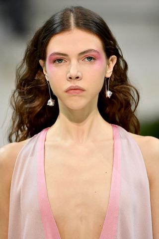 Blushadow: Η νέα τεχνική στο καθημερινό σου μακιγιάζ που θα λατρέψεις Blushadow: Η νέα τεχνική στο καθημερινό σου μακιγιάζ που θα λατρέψεις