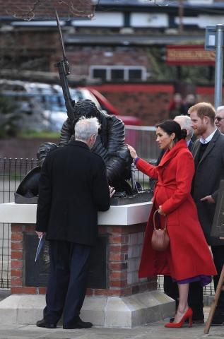 Meghan Markle: Η πρώτη της εμφάνιση για το 2019 - Η κοιλιά της έχει μεγαλώσει πολύ Meghan Markle: Η πρώτη της εμφάνιση για το 2019 - Η κοιλιά της έχει μεγαλώσει πολύ