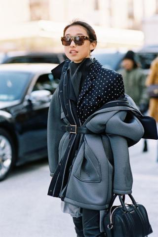 Half-jacket: Μια περίεργη τάση που φαίνεται να έχει γίνει...λατρεία Half-jacket: Μια περίεργη τάση που φαίνεται να έχει γίνει...λατρεία