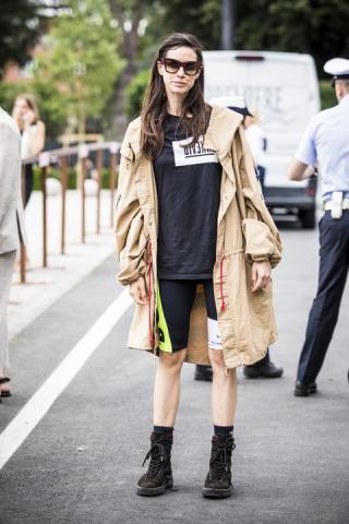 Bike shorts: Κι όμως είναι μια από τις μεγαλύτερες τάσεις του χειμώνα Bike shorts: Κι όμως είναι μια από τις μεγαλύτερες τάσεις του χειμώνα