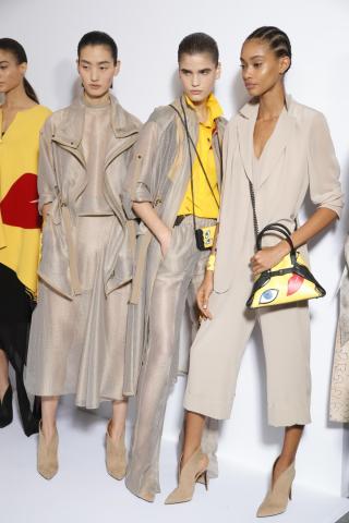 7 τάσεις της μόδας που πρέπει να μάθεις παπαγαλία γιατί θα κυριαρχήσουν στις ντουλάπες μας το 2019 7 τάσεις της μόδας που πρέπει να μάθεις παπαγαλία γιατί θα κυριαρχήσουν στις ντουλάπες μας το 2019