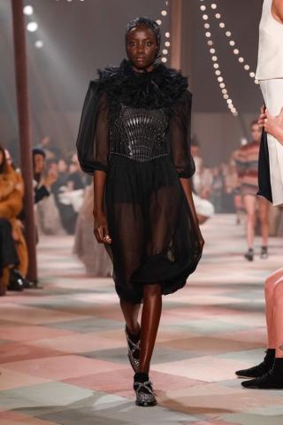 Dior: Μια μαγική πασαρέλα τσίρκο Dior: Μια μαγική πασαρέλα τσίρκο