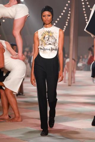 Dior: Μια μαγική πασαρέλα τσίρκο Dior: Μια μαγική πασαρέλα τσίρκο