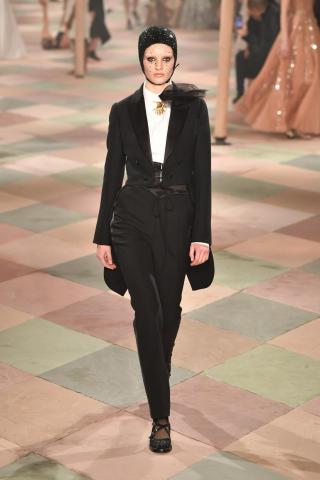 Dior: Μια μαγική πασαρέλα τσίρκο Dior: Μια μαγική πασαρέλα τσίρκο