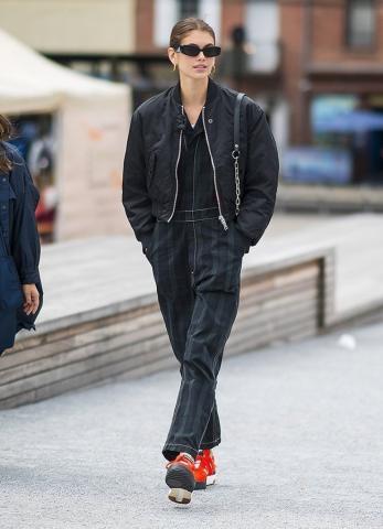 Boiler Suits: Αυτή είναι η τάση που λατρεύουν όλες οι γυναίκες και απεχθάνονται οι άντρες Boiler Suits: Αυτή είναι η τάση που λατρεύουν όλες οι γυναίκες και απεχθάνονται οι άντρες