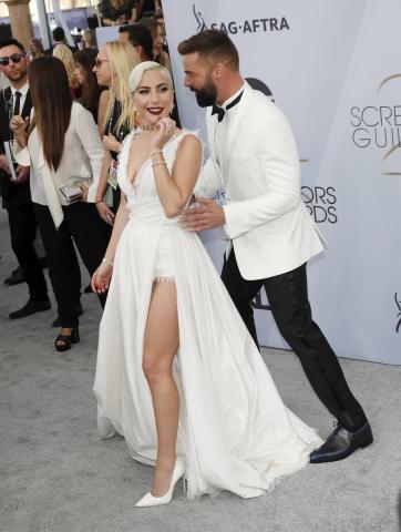 Sag Awards: Η Lady Gaga έκανε μια ατυχέστατη επιλογή φορέματος Sag Awards: Η Lady Gaga έκανε μια ατυχέστατη επιλογή φορέματος