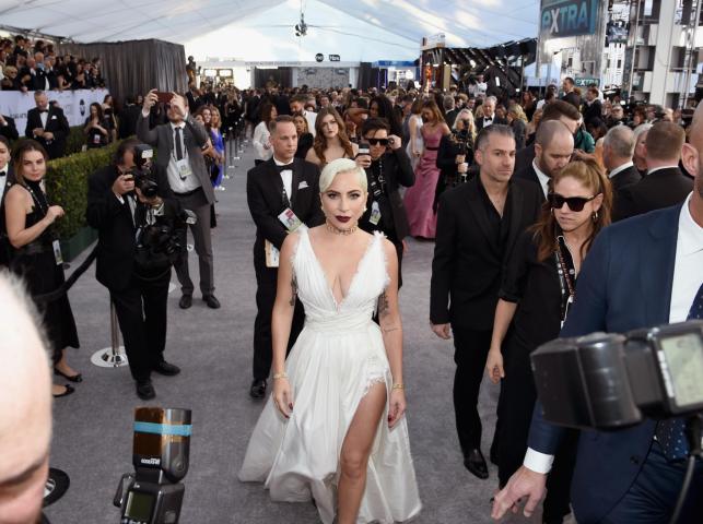 Sag Awards: Η Lady Gaga έκανε μια ατυχέστατη επιλογή φορέματος Sag Awards: Η Lady Gaga έκανε μια ατυχέστατη επιλογή φορέματος