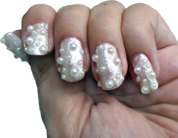 Πέρλες στα νύχια: Η κομψή τάση που θα αντικαταστήσει το γαλλικό Πέρλες στα νύχια: Η κομψή τάση που θα αντικαταστήσει το γαλλικό