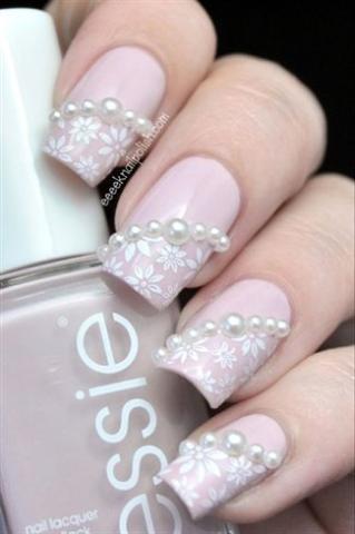 Πέρλες στα νύχια: Η κομψή τάση που θα αντικαταστήσει το γαλλικό Πέρλες στα νύχια: Η κομψή τάση που θα αντικαταστήσει το γαλλικό