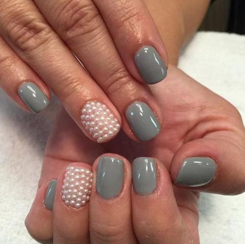 Πέρλες στα νύχια: Η κομψή τάση που θα αντικαταστήσει το γαλλικό Πέρλες στα νύχια: Η κομψή τάση που θα αντικαταστήσει το γαλλικό