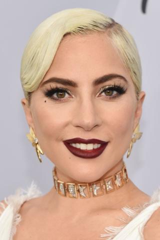 5 βραδινά make-up looks που θα απογειώσουν την εμφάνισή σου 5 βραδινά make-up looks που θα απογειώσουν την εμφάνισή σου