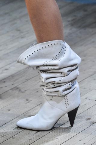 Η μεγάλη επιστροφή των 80's: 10 outfits που θα θέλεις να φοράς συνέχεια μέσα στο 2019 Η μεγάλη επιστροφή των 80's: 10 outfits που θα θέλεις να φοράς συνέχεια μέσα στο 2019