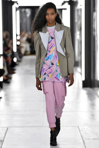 Η μεγάλη επιστροφή των 80's: 10 outfits που θα θέλεις να φοράς συνέχεια μέσα στο 2019 Η μεγάλη επιστροφή των 80's: 10 outfits που θα θέλεις να φοράς συνέχεια μέσα στο 2019