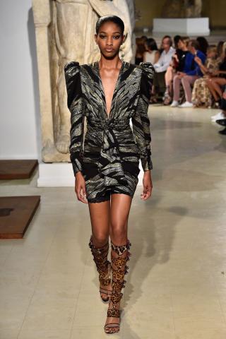 Η μεγάλη επιστροφή των 80's: 10 outfits που θα θέλεις να φοράς συνέχεια μέσα στο 2019 Η μεγάλη επιστροφή των 80's: 10 outfits που θα θέλεις να φοράς συνέχεια μέσα στο 2019