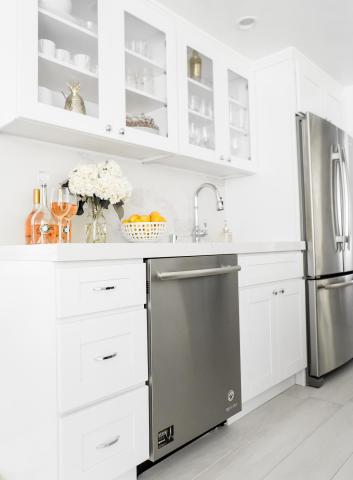 Ολόλευκη κουζίνα: Το trend που θα θέλεις να υιοθετήσεις στο σπίτι σου Ολόλευκη κουζίνα: Το trend που θα θέλεις να υιοθετήσεις στο σπίτι σου