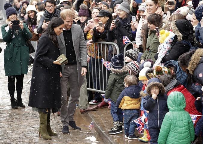 Η Meghan Markle και το αέρινο Oscar de la Renta μέσα στο χιόνι Η Meghan Markle και το αέρινο Oscar de la Renta μέσα στο χιόνι