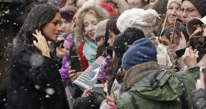 Η Meghan Markle και το αέρινο Oscar de la Renta μέσα στο χιόνι Η Meghan Markle και το αέρινο Oscar de la Renta μέσα στο χιόνι