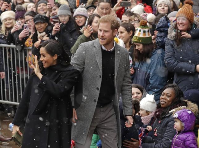 Η Meghan Markle και το αέρινο Oscar de la Renta μέσα στο χιόνι Η Meghan Markle και το αέρινο Oscar de la Renta μέσα στο χιόνι