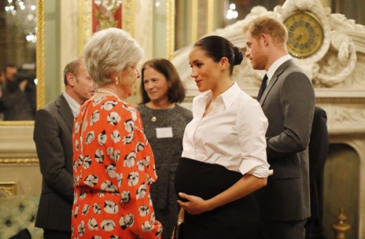 Meghan Markle: Η χθεσινή της εμφάνιση ήταν περισσότερο Hollywood, λιγότερο παλάτι Meghan Markle: Η χθεσινή της εμφάνιση ήταν περισσότερο Hollywood, λιγότερο παλάτι