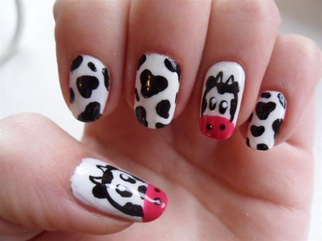Για ποιο λόγο γίνεται χαμός στα social media με τα cow nails; Για ποιο λόγο γίνεται χαμός στα social media με τα cow nails;