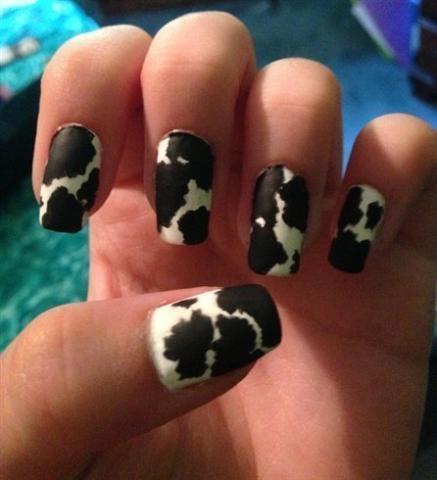 Για ποιο λόγο γίνεται χαμός στα social media με τα cow nails; Για ποιο λόγο γίνεται χαμός στα social media με τα cow nails;