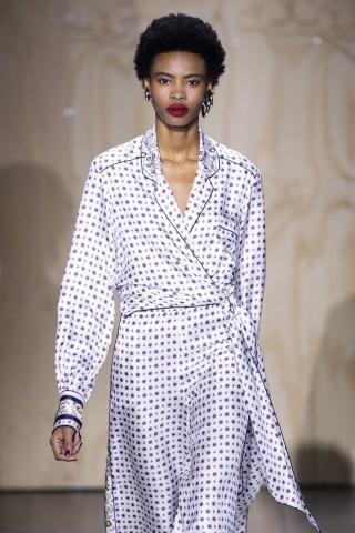 New Trend: Η απόχρωση του κόκκινου κρασιού είναι ό,τι πιο φρέσκο μπορείς να βάλεις στα χείλη σου! New Trend: Η απόχρωση του κόκκινου κρασιού είναι ό,τι πιο φρέσκο μπορείς να βάλεις στα χείλη σου!